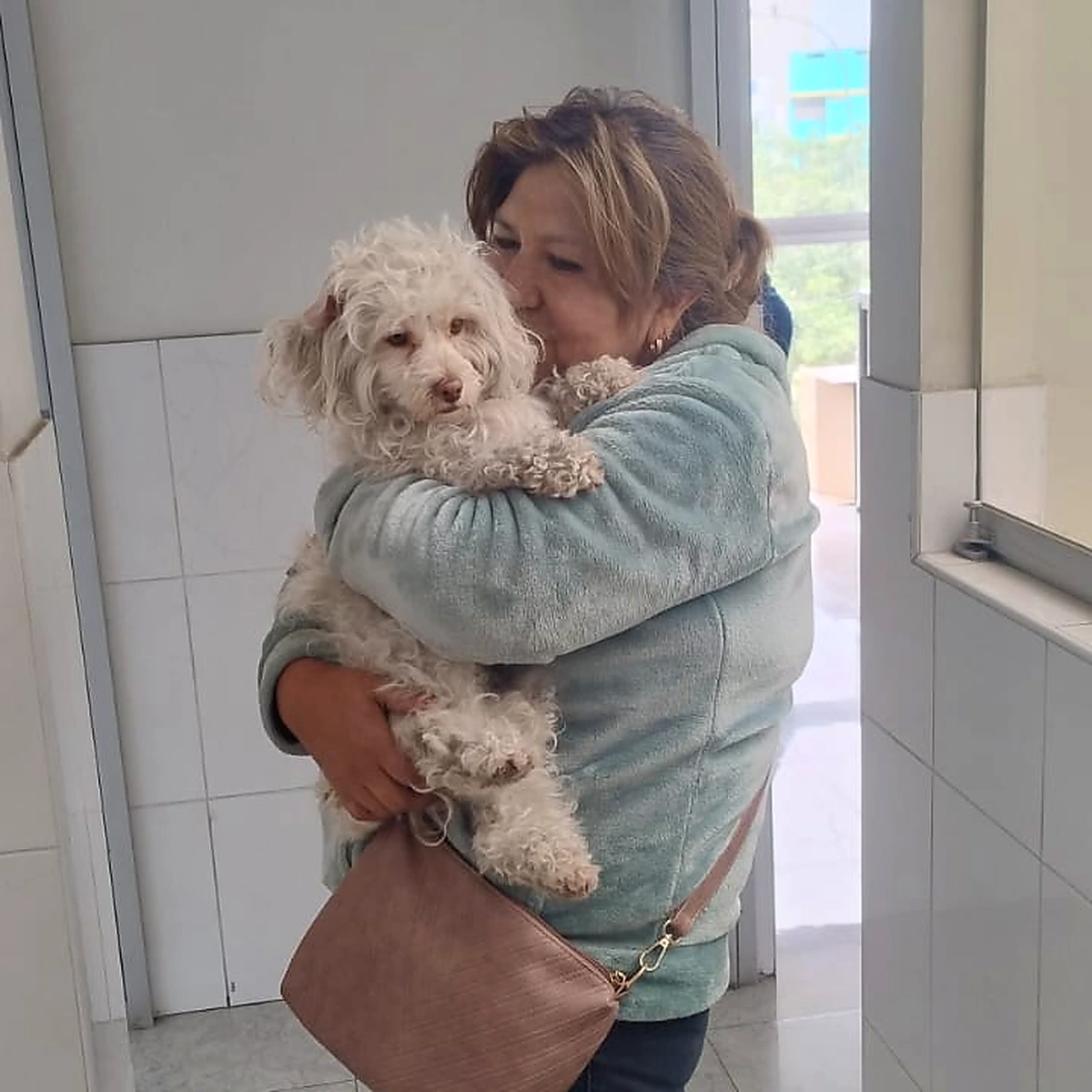 Kira junto a su familia después del reencuentro